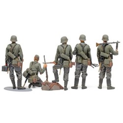 35371 - 1/35 German Infantry Mid WWII