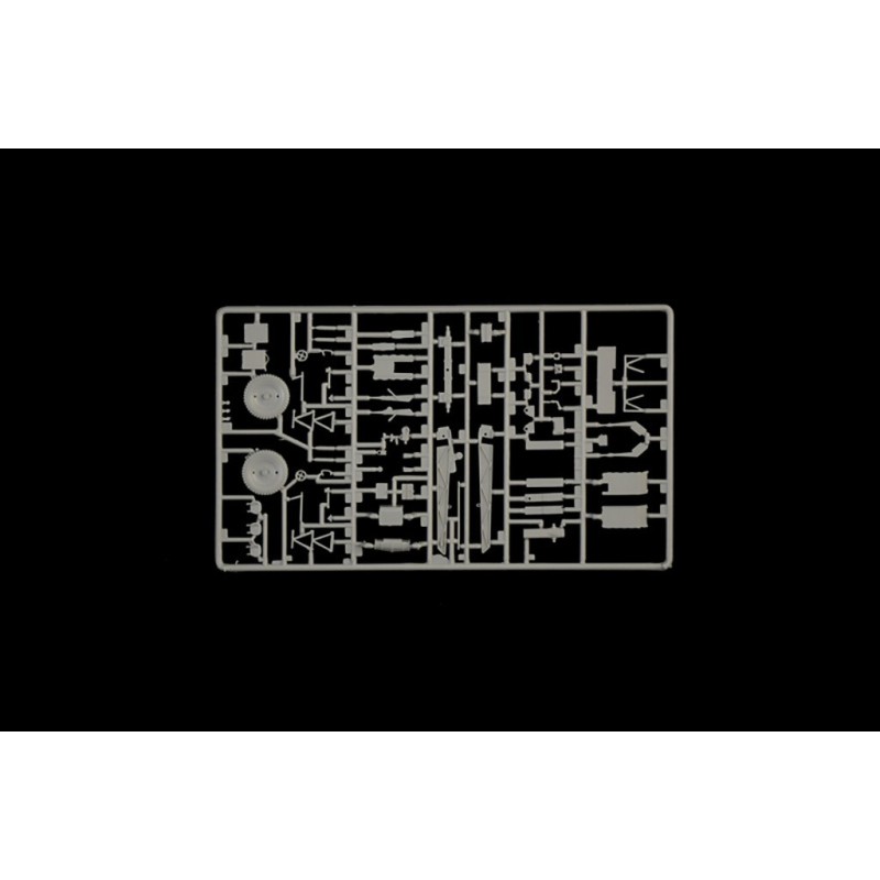 6595 - SD KFZ 10 Demag with LE IG18 & Crew