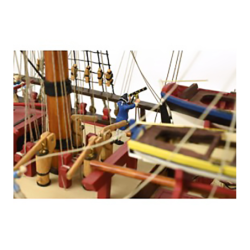 AL22520F - Figurines For Endeavour