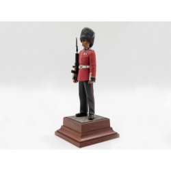 ICM16001 - British Grenadier Queen’s Guards 1:16 Figure