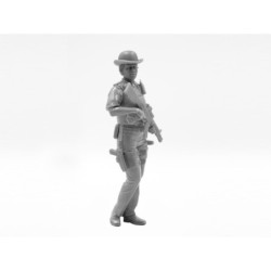 ICM16009 - British Police Female Officer 1:16 Figure