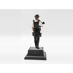 ICM16009 - British Police Female Officer 1:16 Figure