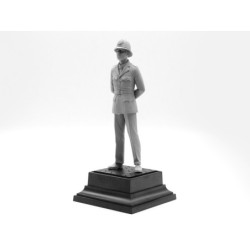 ICM16011 - British Policeman 1:16 Figure