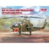 ICM32062 - AH-1G Cobra with Vietnam War U.S. Helicopter Pilots 3 Figures