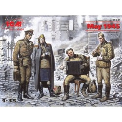 ICM35541 - Soviet Army At Rest, May 1945 with 4 Figures