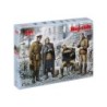 ICM35541 - Soviet Army At Rest, May 1945 with 4 Figures