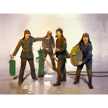 ICM35632 - WWII German Firemen 4 Figures
