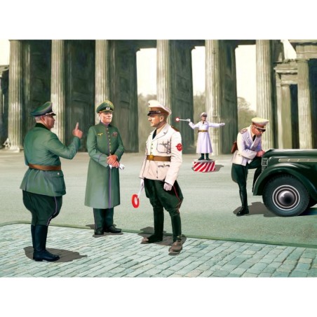 ICM35633 - WWII German Road Police 5 Figures