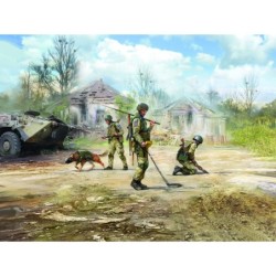 ICM35753 - To Be Ahead, To Save The Life Sappers of the Armed Forces of Ukraine (3 Figures & Dog)
