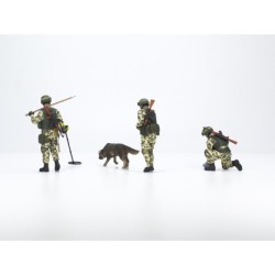 ICM35753 - To Be Ahead, To Save The Life Sappers of the Armed Forces of Ukraine (3 Figures & Dog)