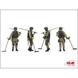 ICM35753 - To Be Ahead, To Save The Life Sappers of the Armed Forces of Ukraine (3 Figures & Dog)