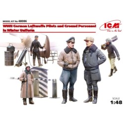 ICM48086 - WWII German Luftwaffe Pilots & Ground Personnel In Winter Uniform 5 Figures