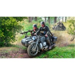 Z3717 - German WWII Zuendapp K800 Motorcycle with Sidecar & Crew