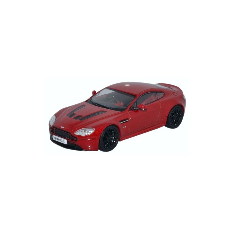 AMVT001 - Aston Martin V12 Vantage S Volcano Red