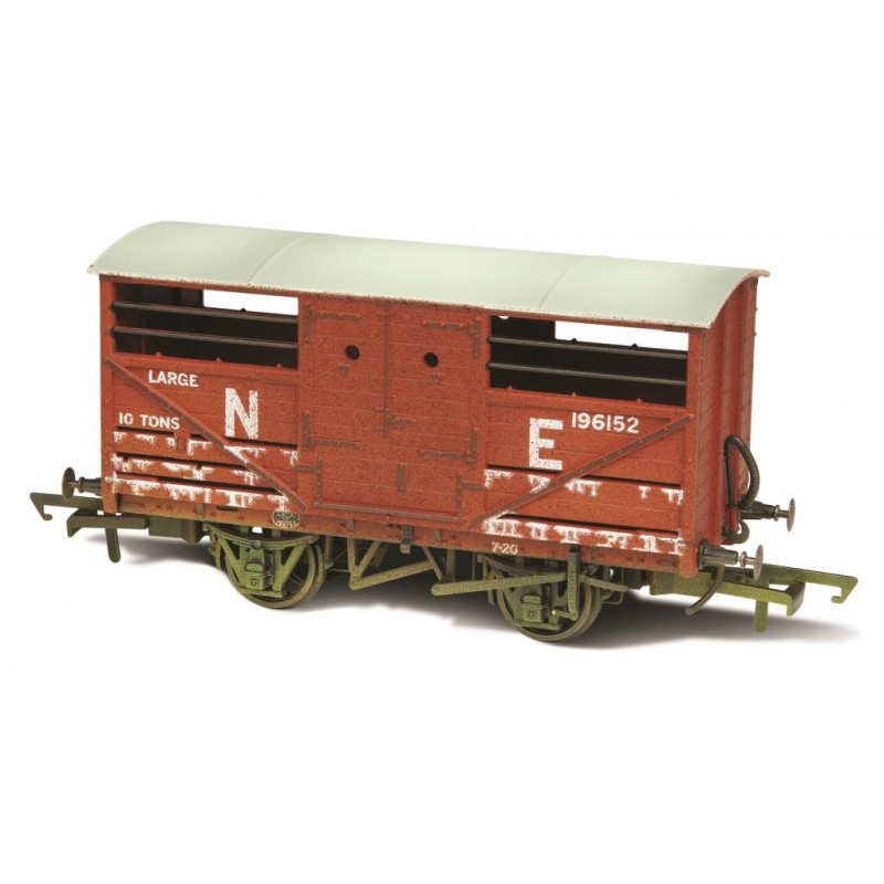 OR76CAT003W - Cattle Wagon Lime Washed LNER 196152