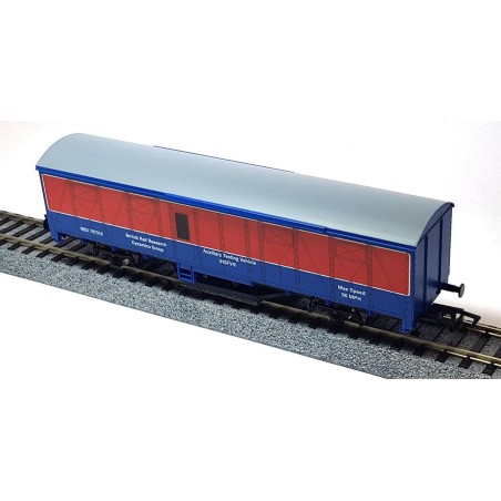 Oo gauge track cleaning wagon shop