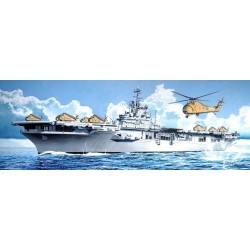 D7070 - 1/700 U.S.S. Boxer...