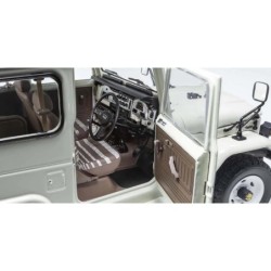 KS08971W - Kyosho 1:18 Toyota Land Cruiser 40 Van (BJ42V) 1980 White