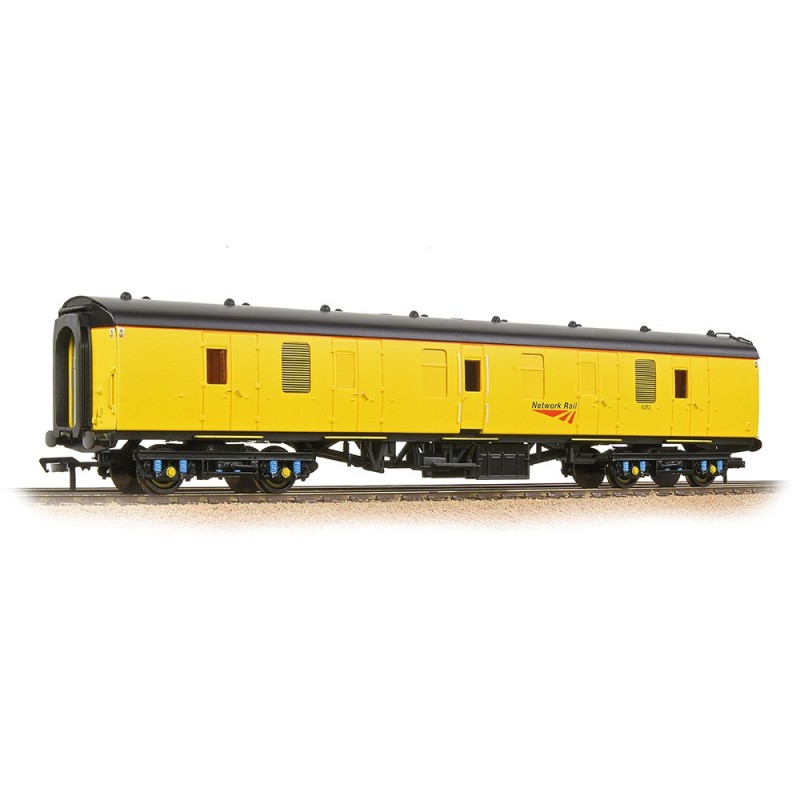 39-190 - BR Mk1 BG Brake Gangwayed Generator Van Network Rail Yellow