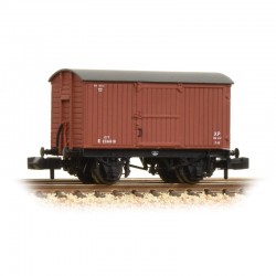 377-976A - 12 Ton Eastern Ventilated Van Planked Ends BR Bauxite (Early)