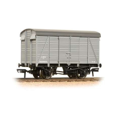 377-431 - 12 Ton Southern 2+2 Planked Ventilated Van LMS Grey